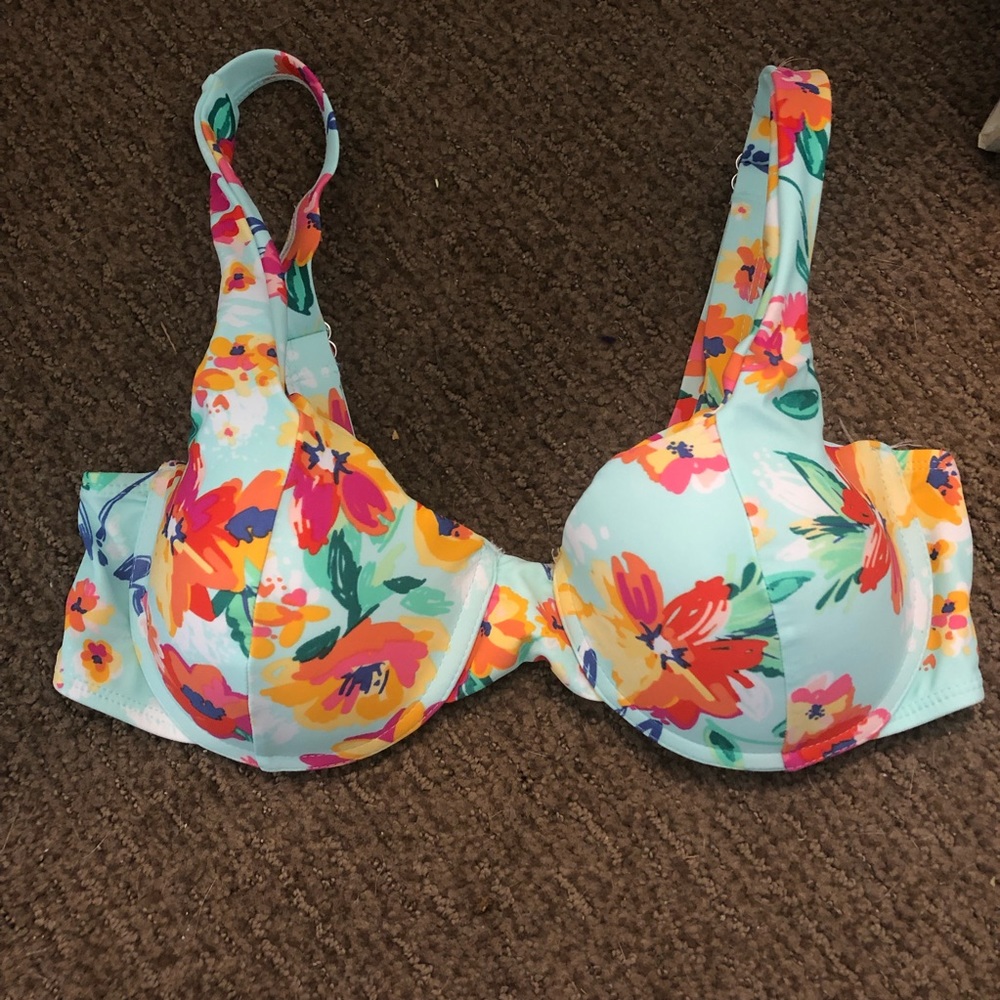 Cupshe Floral Bikini top. Size medium.